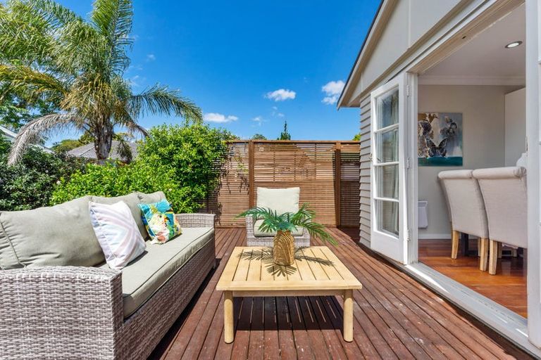 Photo of property in 1/5 Compton Street, Hillcrest, Auckland, 0627