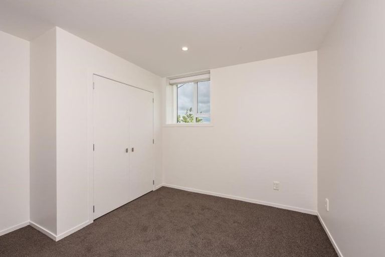 Photo of property in 2/25 Kitchener Terrace, Johnsonville, Wellington, 6037
