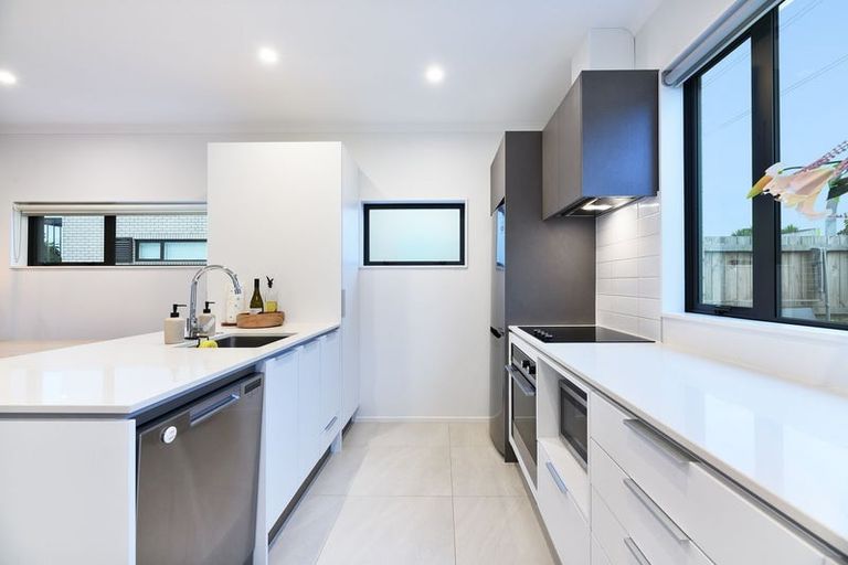 Photo of property in 32a Titoki Street, Te Atatu Peninsula, Auckland, 0610