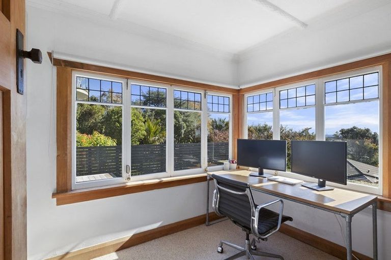 Photo of property in 76 Belt Road, New Plymouth, 4310