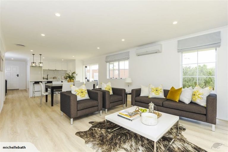 Photo of property in 14 Gala Place, Henderson, Auckland, 0612