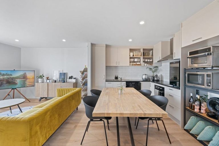 Photo of property in 27 Tuuhura Road, Pukekohe, 2120