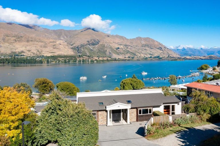 Photo of property in 10 Lismore Street, Wanaka, 9305
