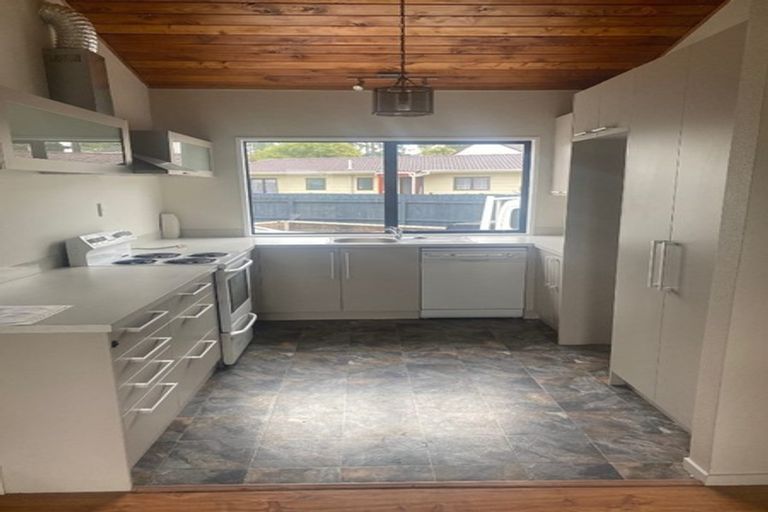 Photo of property in 17 Oakmont Place, Wattle Downs, Auckland, 2103