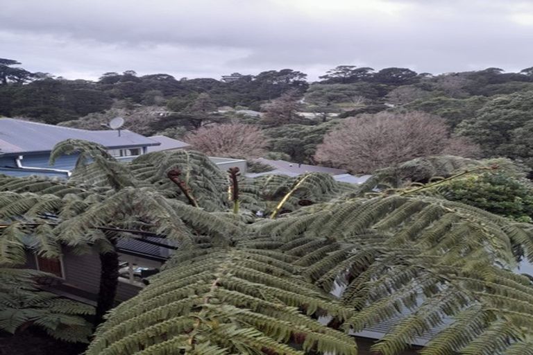 Photo of property in 2/85 Garden Road, Northland, Wellington, 6012