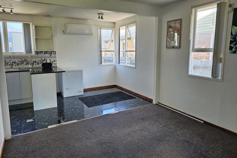Photo of property in 525 Massey Road, Mangere, Auckland, 2022