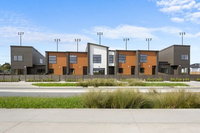 Photo of property in 115 Otuwairoa Esplanade, Opaheke, 2113