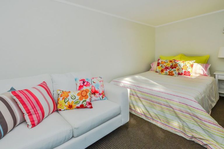 Photo of property in 14 Burndale Terrace, Manurewa, Auckland, 2102