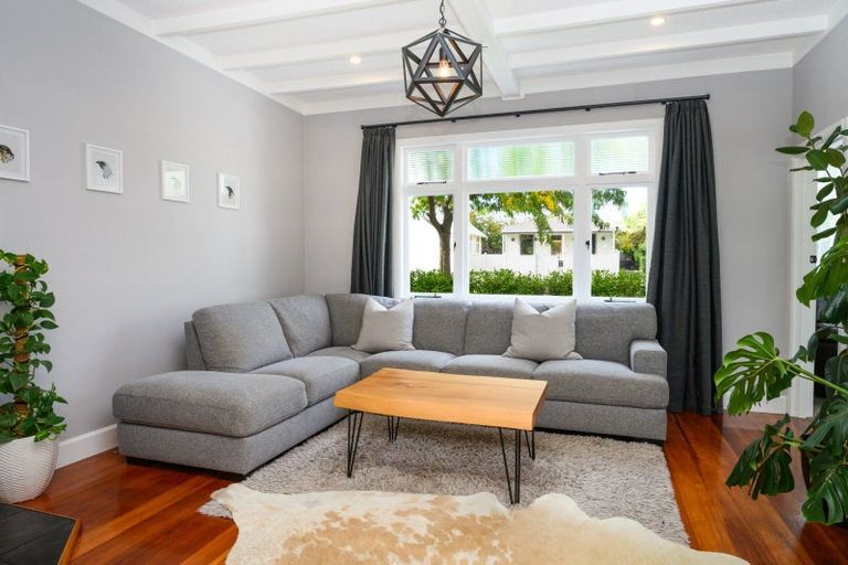 Photo of property in 10 Kingswood Street, Takaro, Palmerston North, 4412