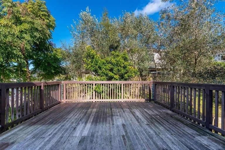 Photo of property in 20a Belleaire Court, West Harbour, Auckland, 0618