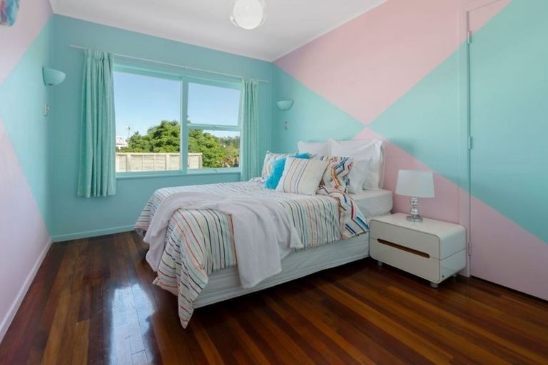 Photo of property in 1/12 Munstead Place, Hillcrest, Auckland, 0627