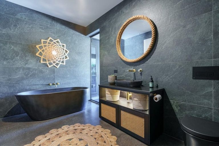 Photo of property in 1 Mcrae Rise, Wanaka, 9305