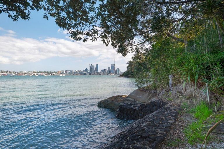 Photo of property in 21 Stanley Point Road, Stanley Point, Auckland, 0624