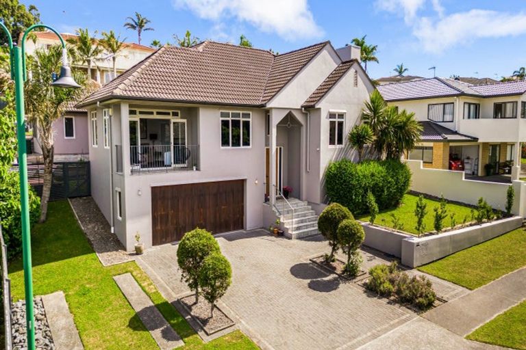 Photo of property in 30 Hogarth Rise, West Harbour, Auckland, 0618