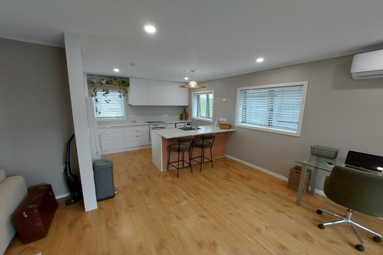 Photo of property in 1/367 Wairau Road, Totara Vale, Auckland, 0629