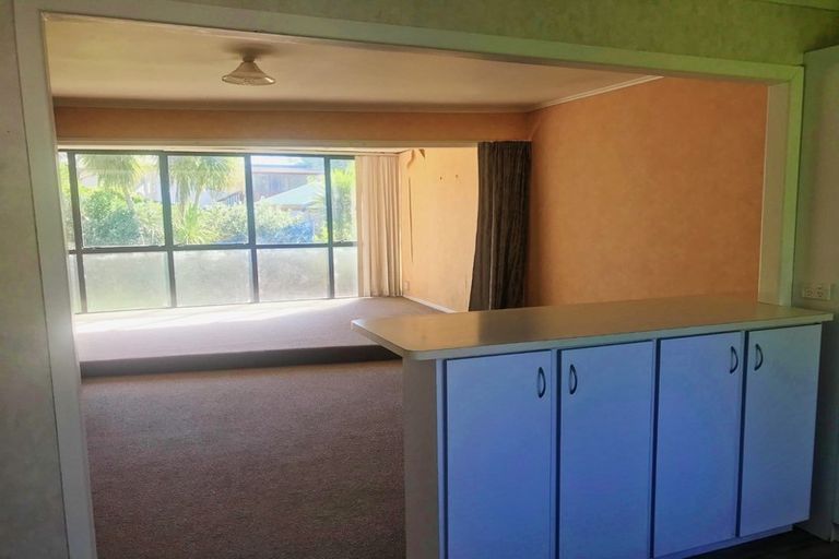 Photo of property in 2/9 Adriatic Avenue, Henderson, Auckland, 0612