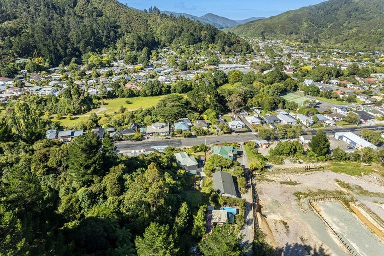 Photo of property in 43 Moores Valley Road, Wainuiomata, Lower Hutt, 5014