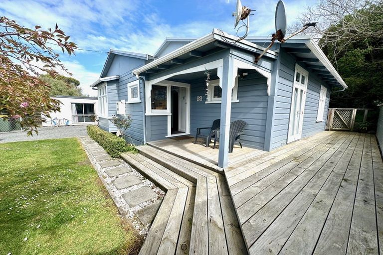 Photo of property in 14 Moana Street, Kaka Point, 9271
