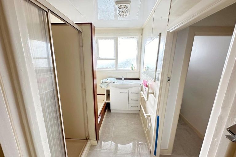 Photo of property in 1/204 Edmonton Road, Te Atatu South, Auckland, 0610