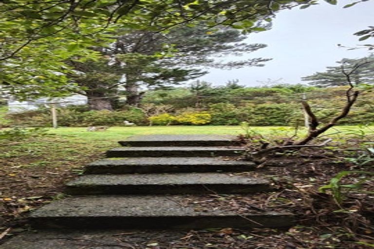 Photo of property in 2/4 Glanmire Road, Newlands, Wellington, 6037