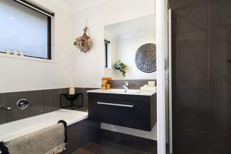 Photo of property in 39 Ballintoy Park Drive, Welcome Bay, Tauranga, 3175