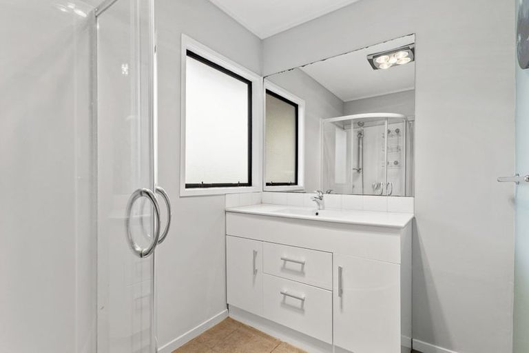 Photo of property in 19 Barbados Drive, Unsworth Heights, Auckland, 0632