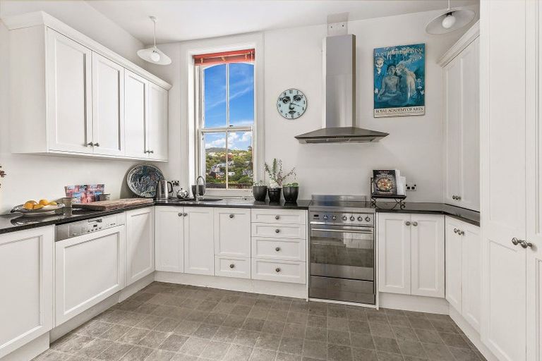 Photo of property in 16b Hadfield Terrace, Kelburn, Wellington, 6012