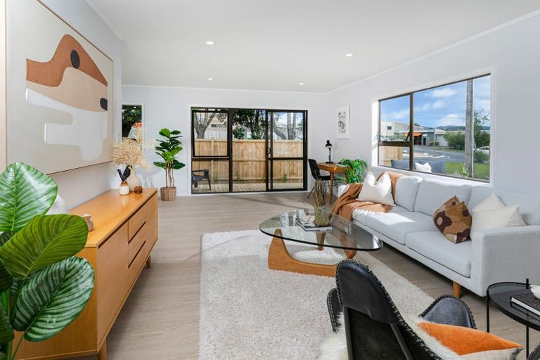 Photo of property in 561 Swanson Road, Ranui, Auckland, 0612