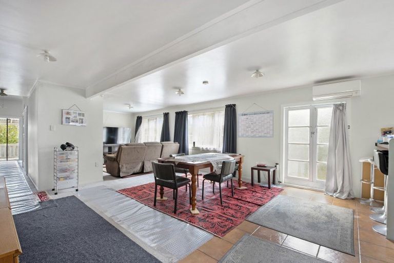 Photo of property in 15 Collingwood Road, Waiuku, 2123