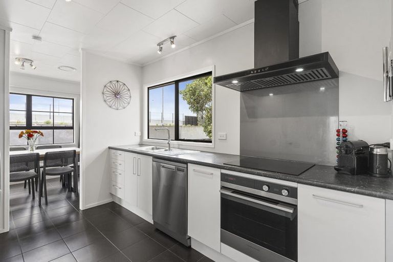 Photo of property in 19 Barbados Drive, Unsworth Heights, Auckland, 0632