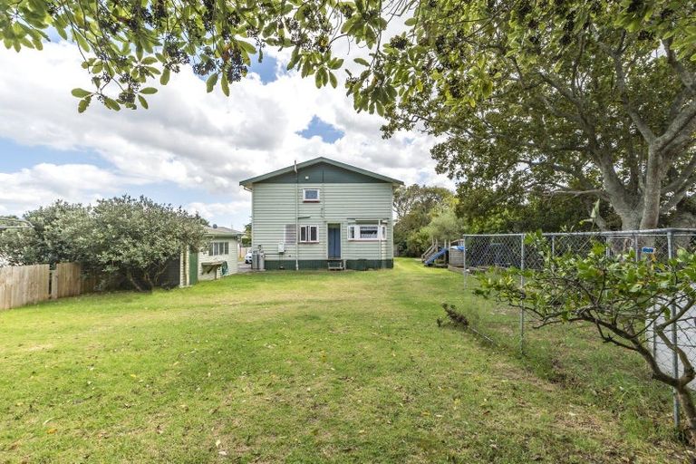 Photo of property in 15 Collingwood Road, Waiuku, 2123