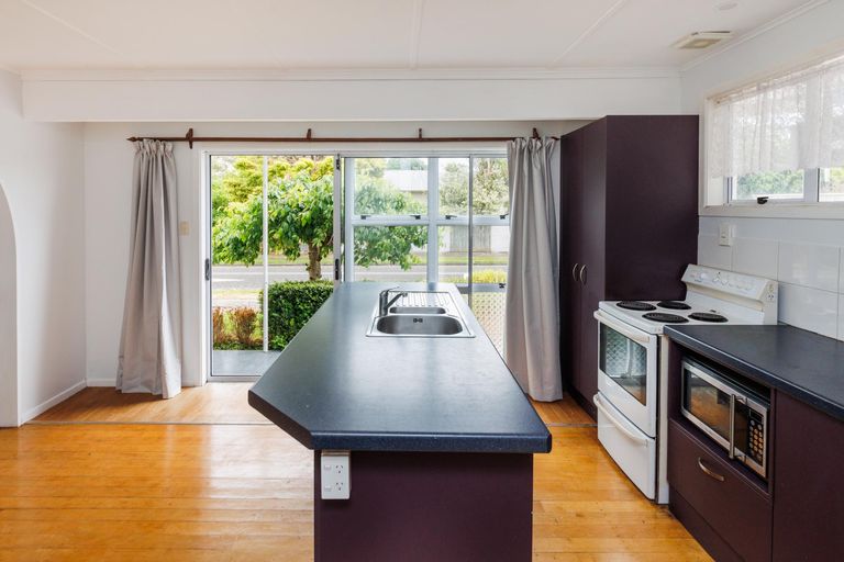 Photo of property in 2 Stoke Place, Awapuni, Palmerston North, 4412