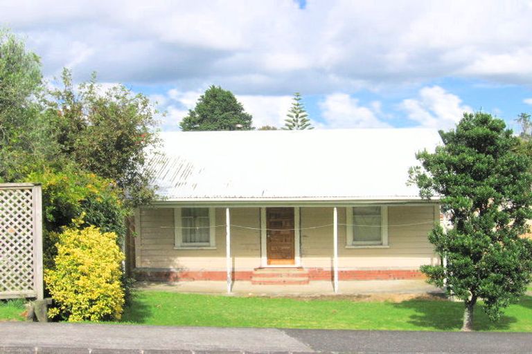 Photo of property in 1 Dellwood Avenue, Henderson, Auckland, 0612