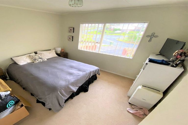 Photo of property in 5 Buisson Glade, West Harbour, Auckland, 0618