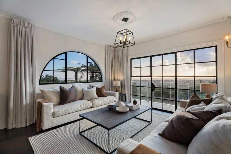 Photo of property in 35 Tawini Road, Titirangi, Auckland, 0604