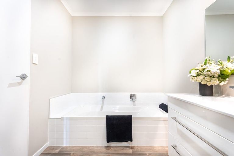 Photo of property in 27b Southsea Crescent, Silverdale, Hamilton, 3216