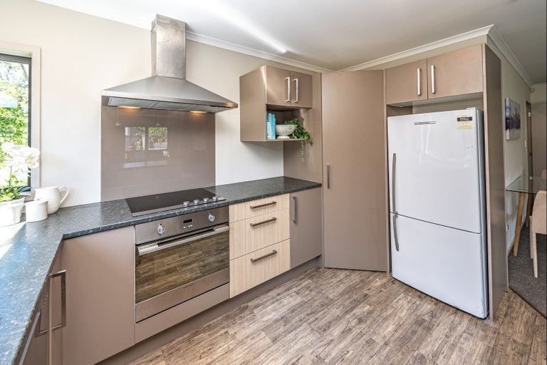 Photo of property in Caversham Park, 2/7 Caversham Road, Westmere, Whanganui, 4501