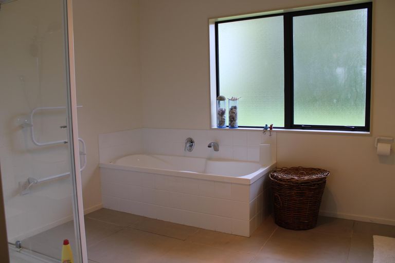 Photo of property in 183 Kimihia Road, Huntly, 3771