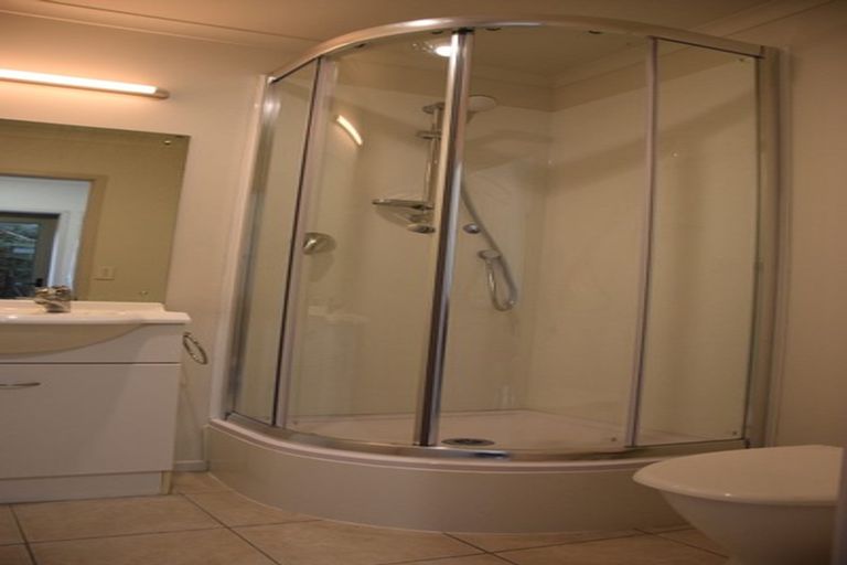 Photo of property in 37 Condor Place, Unsworth Heights, Auckland, 0632