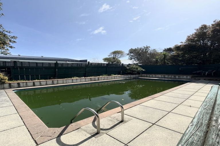 Photo of property in 27 Mirrabooka Avenue, Botany Downs, Auckland, 2010