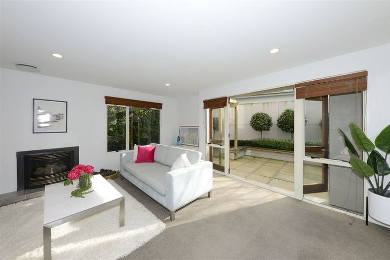 Photo of property in 30 Oakford Close, Riccarton, Christchurch, 8011