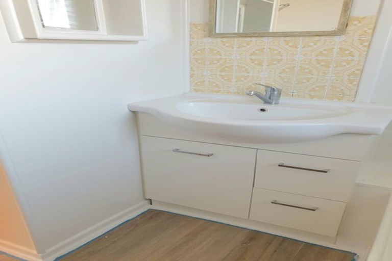 Photo of property in 47 Fairclough Road, Beach Haven, Auckland, 0626