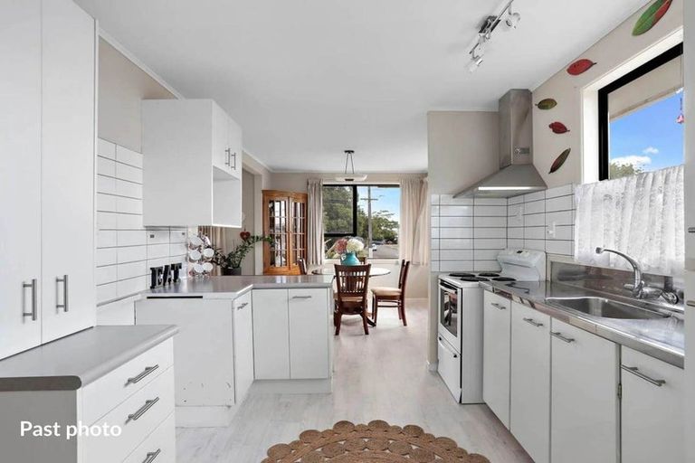 Photo of property in 7 Cobham Crescent, Kelston, Auckland, 0602