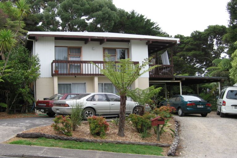 Photo of property in 14 Glencourt Place, Glenfield, Auckland, 0629