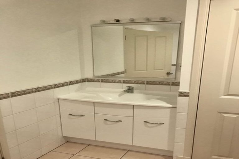 Photo of property in 1 Queen Street, New Plymouth, 4310