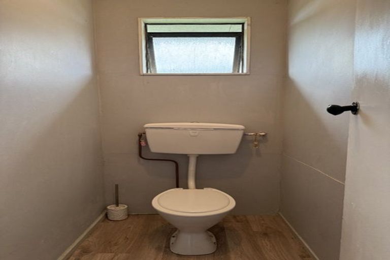 Photo of property in 10 Somerset Place, Cannons Creek, Porirua, 5024