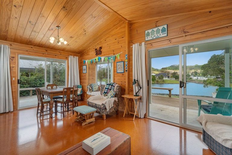 Photo of property in 10 Martin Place, Cooks Beach, Whitianga, 3591