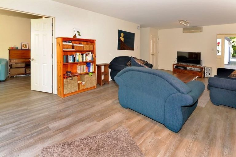 Photo of property in 2/266 Riccarton Road, Upper Riccarton, Christchurch, 8041