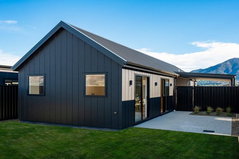 Photo of property in 13 Gillespie Street, Lake Hawea, 9382