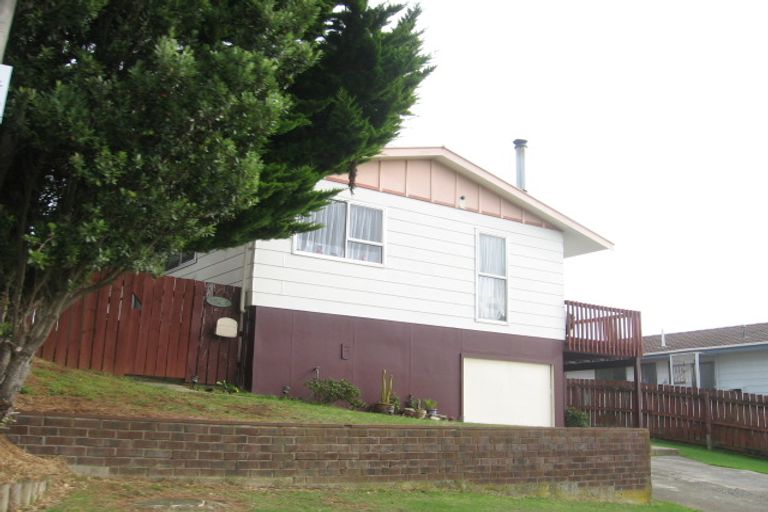 Photo of property in 8 Parkinson Close, Whitby, Porirua, 5024